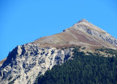 İsviçre 'nin yüksek alp zirvesi Muchetta (2623 m) Alvaneu Bad (Alvagni Bogn) ve Albula ya da Alvra - Kanton of Grisons, İsviçre (Kanton Graubuenden, Schweiz) üzerinde yer alır.)