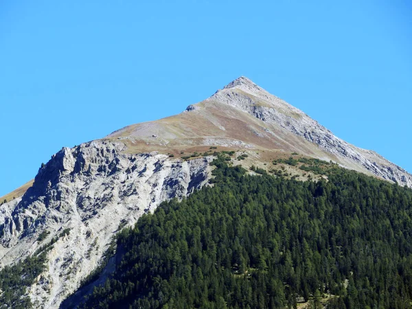 Υψηλή Ελβετική Αλπική Κορυφή Muchetta 2623 Πάνω Από Τουριστικό Γεωργικό — Φωτογραφία Αρχείου
