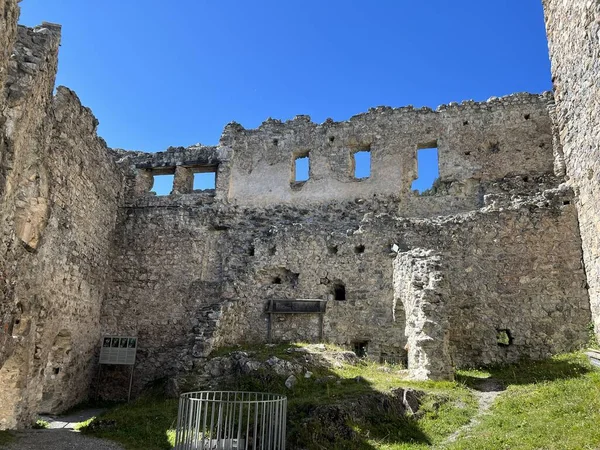 stock image Belfort Ruins or Belfort Castle (Burg Belfort oder Burgruine Belfort) over the river Albula or Alvra, Surava - Canton of Grisons, Switzerland (Kanton Graubuenden, Schweiz)