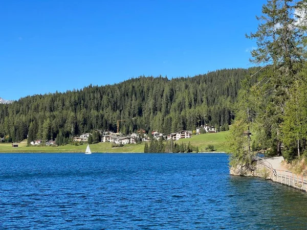 Знаменитое Швейцарское Горное Озеро Давос Спорта Отдыха Самом Сердце Альп — стоковое фото