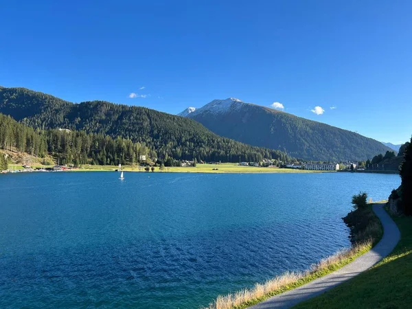 Célèbre Lac Montagne Suisse Davos Pour Sport Détente Cœur Des — Photo