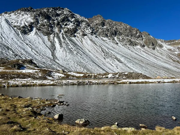 Małe Alpejskie Jezioro Lai Nair Black Lake Lub Schwarzer See — Zdjęcie stockowe