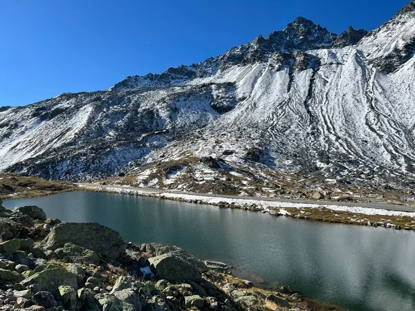 스위스 지대의 호수인 라이나이어 호수나 슈바르처 스위스 그라우 바이츠 — 스톡 사진