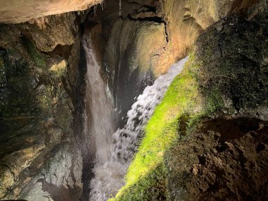 St. Beatus mağaraları - Thun Gölü (St. Beatus-Hohlen - das Naturwunder am Thunersee oder St. Beatus-Hoehlen), Interlaken - Bern Kantonu, İsviçre / Schweiz