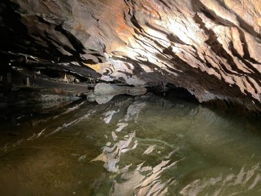 St. Beatus mağaraları - Thun Gölü (St. Beatus-Hohlen - das Naturwunder am Thunersee oder St. Beatus-Hoehlen), Interlaken - Bern Kantonu, İsviçre / Schweiz