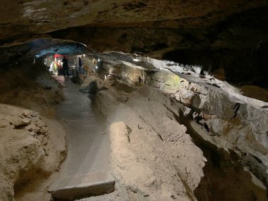 St. Beatus mağaraları - Thun Gölü (St. Beatus-Hohlen - das Naturwunder am Thunersee oder St. Beatus-Hoehlen), Interlaken - Bern Kantonu, İsviçre / Schweiz