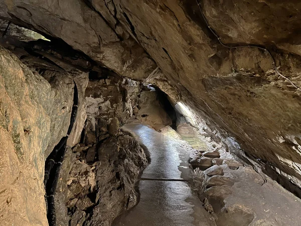 Las Cuevas San Beato Una Maravilla Natural Junto Lago Thun — Foto de Stock