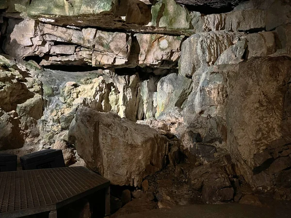 The St. Beatus caves - a natural wonder by Lake Thun (St. Beatus-Hohlen - das Naturwunder am Thunersee oder St. Beatus-Hoehlen), Interlaken - Canton of Bern, Switzerland / Schweiz