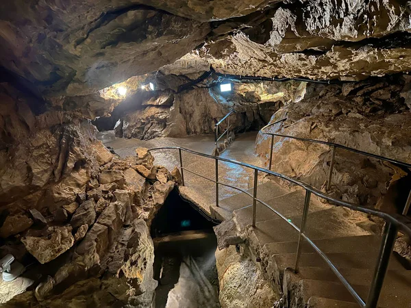 stock image The St. Beatus caves - a natural wonder by Lake Thun (St. Beatus-Hohlen - das Naturwunder am Thunersee oder St. Beatus-Hoehlen), Interlaken - Canton of Bern, Switzerland / Schweiz