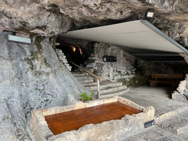 Jeskyně Beata Přírodní Zázrak Jezera Thun Beatus Hohlen Das Naturwunder — Stock fotografie