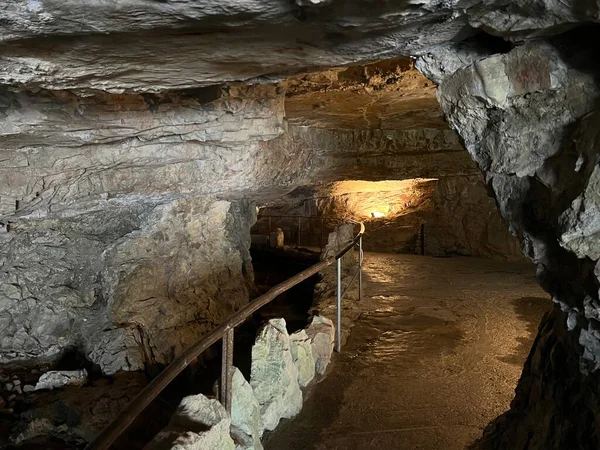 Пещеры Святого Беатуса Природное Чудо Озера Тун Beatus Felen Das — стоковое фото