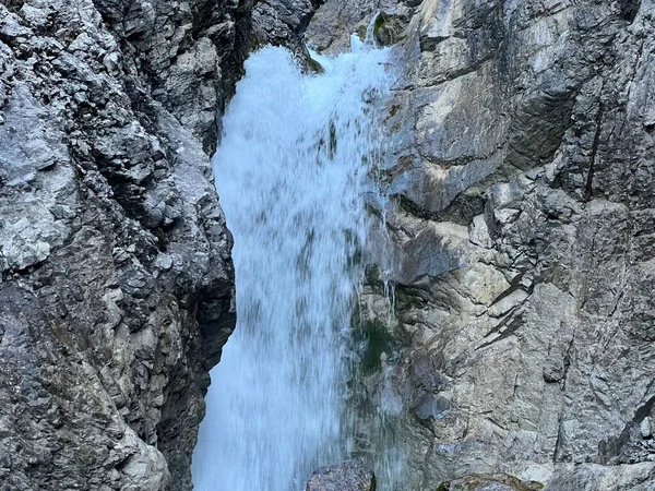 Unterer Wasserfall Gebirgsbach Ducanbach Oder Ducanfall Den Schweizer Alpen Davos — Stockfoto