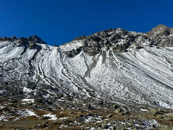 Πρώτο Χιόνι Στις Βραχώδεις Βουνοκορφές Schwarzhorn 3147 Και Chlein Schwarzhorn — Φωτογραφία Αρχείου
