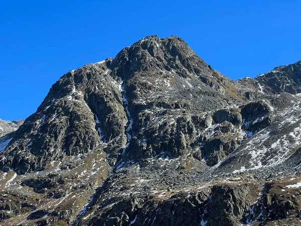 Pierwsza Jesienna Śnieg Skalistych Szczytach Górzystym Obszarze Albuli Nad Szwajcarskim — Zdjęcie stockowe
