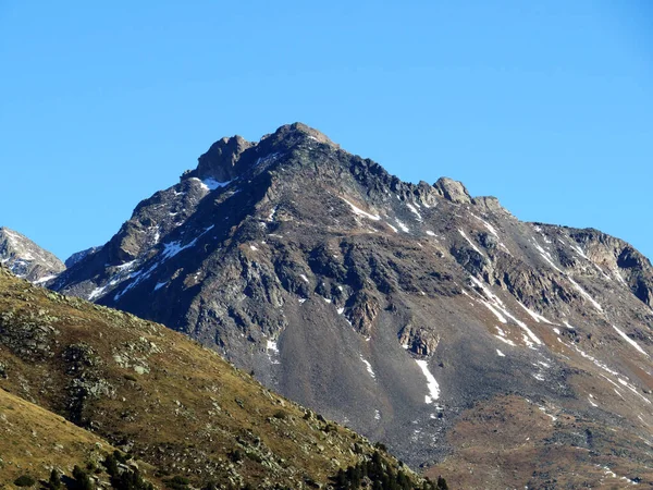 Montanha Rochosa Piz Mutera 3044 Maciço Dos Alpes Albula Acima — Fotografia de Stock