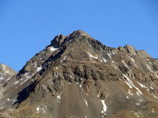 스위스 알불라 알프스의 산괴에 바위산 봉우리인 무테라 3044 스위스 바이츠 — 스톡 사진