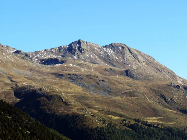 Montagna Rocciosa Piz Chaste 2849 Nel Massiccio Delle Alpi Dell — Foto Stock