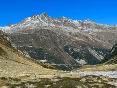 İsviçre Alpleri 'ndeki kayalık dağ zirvesi Piz Champatsch' a (2946 m) ilk kar yağışı Fluela (Fluelapass), Zernez - Kanton of Grisons, İsviçre (Kanton Graubuenden, Schweiz))