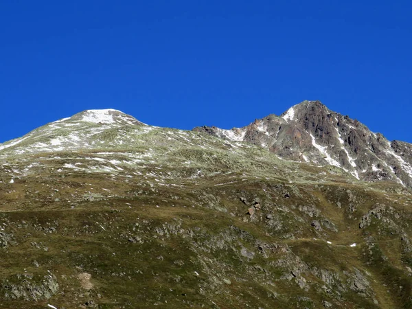Πρώτο Χιόνι Στη Βραχώδη Κορυφή Του Βουνού Piz Champatsch 2946 — Φωτογραφία Αρχείου