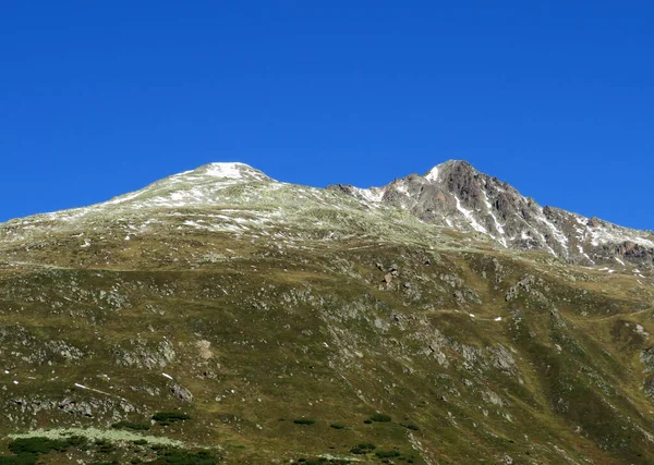 Primeira Neve Pico Montanha Rochoso Piz Champatsch 2946 Nos Alpes — Fotografia de Stock