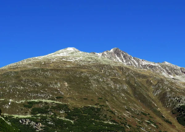Pierwszy Śnieg Skalistym Szczycie Góry Piz Champatsch 2946 Alpach Szwajcarskich — Zdjęcie stockowe