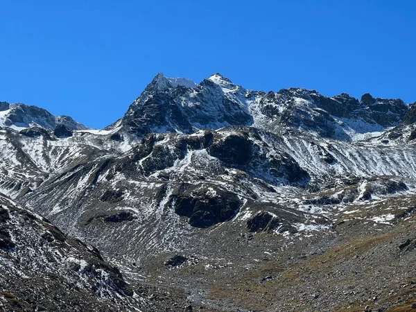 Primeira Neve Pico Rochoso Montanha Piz Grialetsch 3130 Nos Alpes — Fotografia de Stock