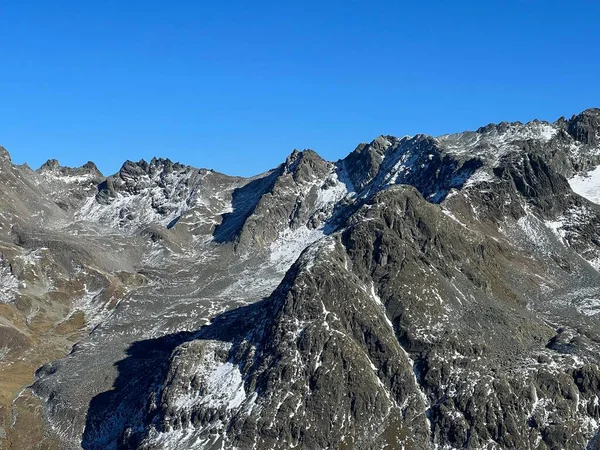 Pierwsza Jesienna Śnieg Skalistych Szczytach Górzystym Obszarze Albuli Nad Szwajcarskim — Zdjęcie stockowe
