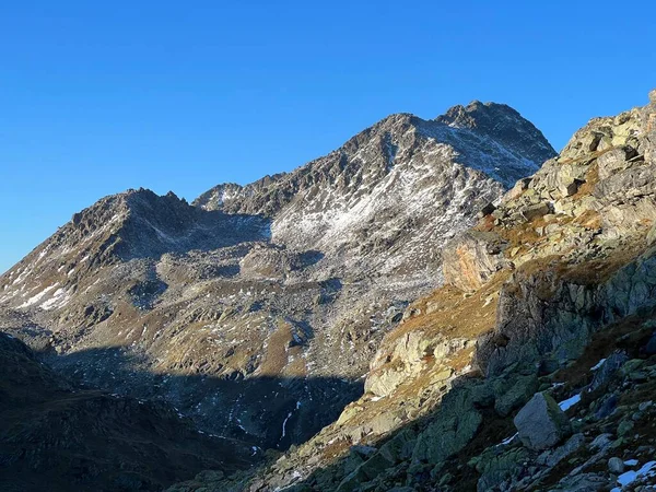 Första Höstsnön Steniga Topparna Det Bergiga Området Albula Alperna Och — Stockfoto