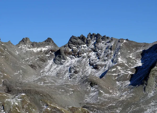 Primeiro Outono Neve Nos Picos Rochosos Área Montanhosa Dos Alpes — Fotografia de Stock