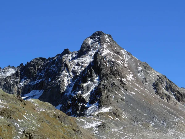 Första Snön Bergstoppen Piz Sarsura Pitschen 3132 Albula Alperna Och — Stockfoto