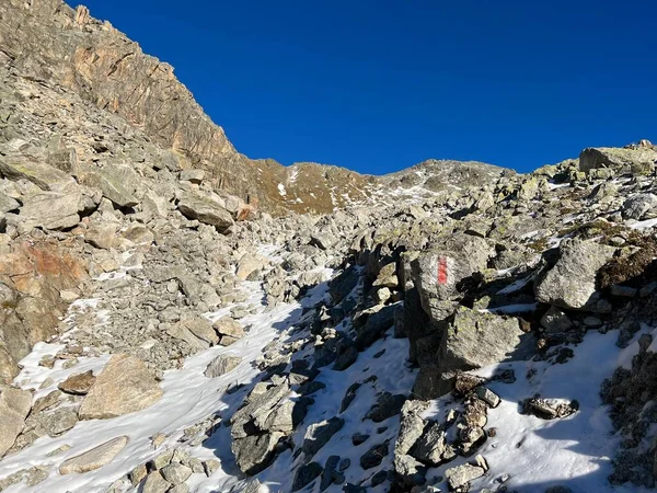Bergsteigerwegweiser Und Markierungen Gebirgsgebiet Der Albulalpen Und Oberhalb Des Schweizer — Stockfoto