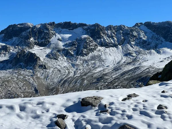Танення Свіжого Осіннього Снігу Чудовому Середовищі Швейцарського Гірського Масиву Абула — стокове фото