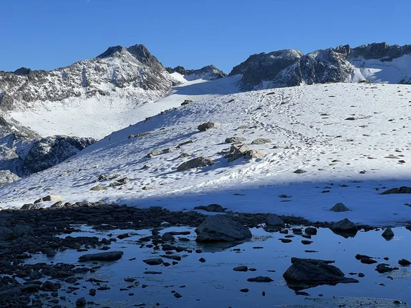Het Smelten Van Verse Herfstsneeuw Prachtige Omgeving Van Het Zwitserse — Stockfoto