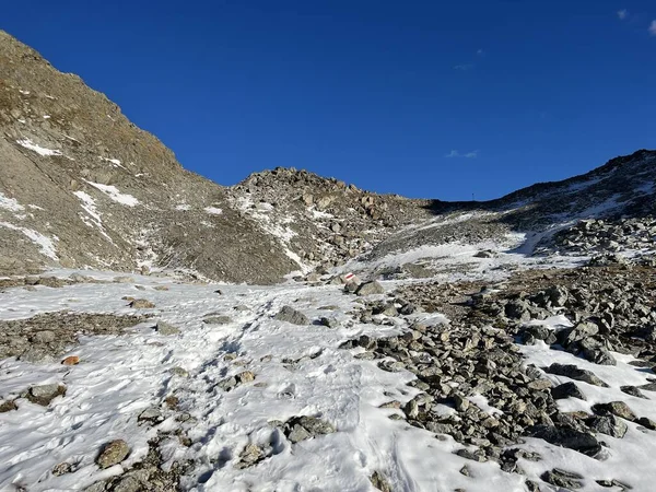Derretimiento Nieve Fresca Otoño Maravilloso Entorno Del Macizo Montañoso Suizo — Foto de Stock