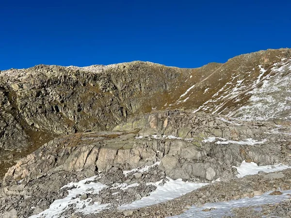 Albula Alpleri Sviçre Dağ Yolu Üzerindeki Sonbahar Alp Dağlarında Kayalar — Stok fotoğraf