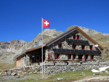 Grialetsch Hut SAC (Grialetsch dağ kulübesi) veya Chamanna da Grialetsch CAS (Grialetschutte oder Grialetschhuette), Zernez - Kanton of Grisons, İsviçre (Kanton Graubuenden, Schweiz)