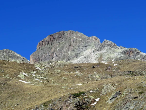 Montanha Rochosa Pico Piz Radont Piz Radoent 3064 Nos Alpes — Fotografia de Stock