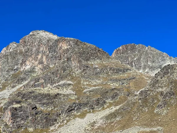 Felsige Berggipfel Raduner Chopf Oder Raduener Choepf 3023 Und Piz — Stockfoto