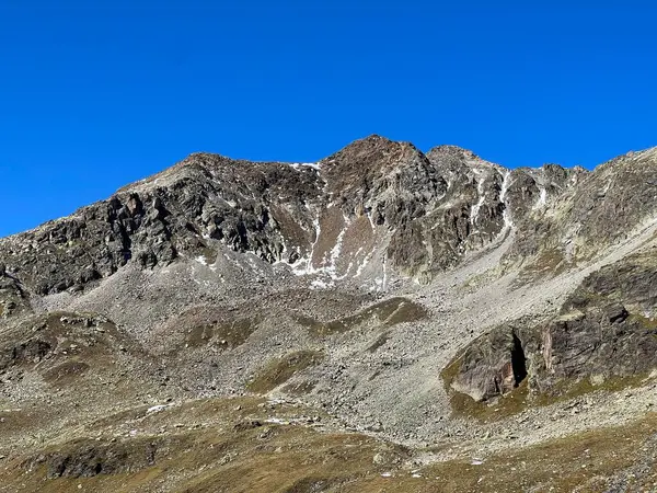 Sziklás Hegycsúcs Raduner Rothorn Vagy Raduener Rothorn 3021 Albulai Alpokban — Stock Fotó