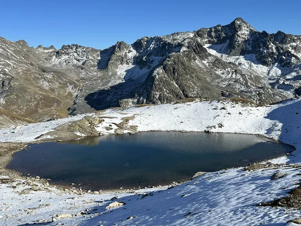 Bezimienne Wysokogórskie Jeziora Masywie Górskim Abula Alps Powyżej Szwajcarskiego Przełęczy — Zdjęcie stockowe