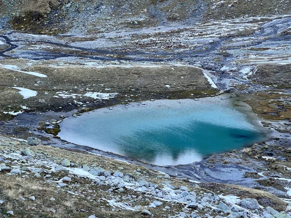 Bezimienne Wysokogórskie Jeziora Masywie Górskim Abula Alps Powyżej Szwajcarskiego Przełęczy — Zdjęcie stockowe