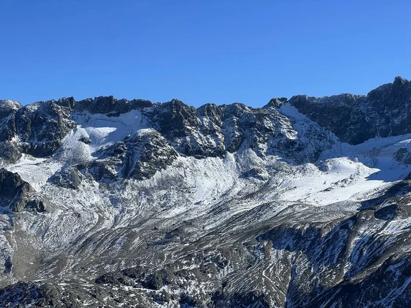アルプス山脈の山頂 グリッパ ナイラ 3130 バルデ グリアレッシュ氷河の上のアルブラ アルプスの塊 スイス グリソンズ県 カントン — ストック写真