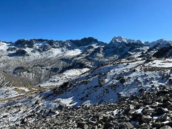 Альпійські Гірські Вершини Піц Вадрет 3229 Піц Гріалеч 3130 Масиві — стокове фото