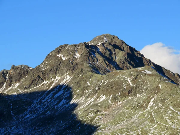 Första Snön Bergstoppen Piz Champatsch 2946 Schweiziska Alperna Och Ovanför — Stockfoto