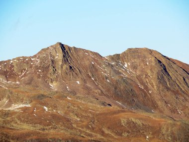 Rocky Dağı zirvesi Piz Chaste (2849 m) Silvretta Alpleri 'nin yukarısında Fluela (Fluelapass), Zernez - Grisonlar Kantonu, İsviçre (Kanton Graubuenden, Schweiz)