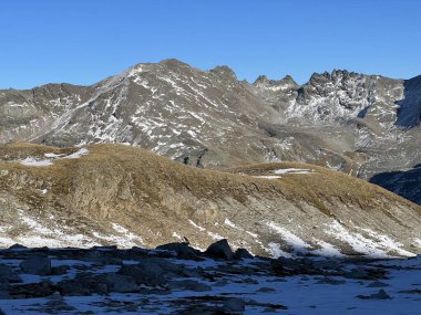 Albula Alpleri 'ndeki Piz Arpschella (3031 metre) ve Alp Vadisi' ndeki Val Grialetsch, Zernez Kantonu, İsviçre (Kanton Graubuenden, Schweiz)