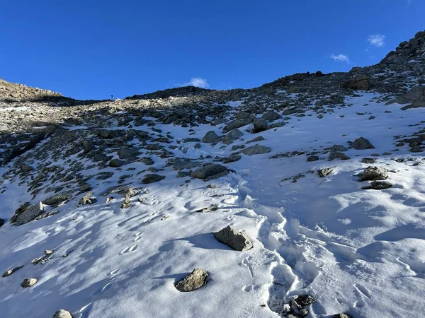 Свіжі Треки Перший Осінній Снігопад Сезону Над Дорогою Fluela Fluelapass — стокове фото