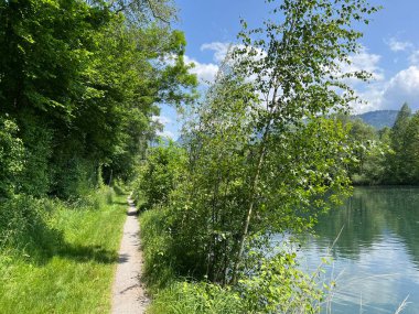 Doğa ve peyzaj koruma alanında spor ve eğlence yolları, Diepoldsau - İsviçre (Sport- und Freizeitwege im Natur- und Landschaftsschutzgebiet Alter Rhein, Schweiz)