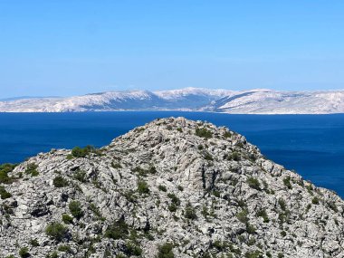 Hırvatistan (Pogled na padine planine Velebit i jadranske otoke na podrucju Kvarnera i grada Senja)