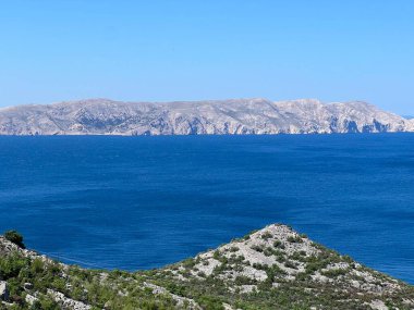 Hırvatistan (Pogled na jadranske otoke u Kvarnerskom zaljevu sa obronaka planine Velebit - Hrvatska)